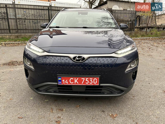 Синий Хендай Kona Electric, объемом двигателя 0 л и пробегом 118 тыс. км за 16780 $, фото 2 на Automoto.ua