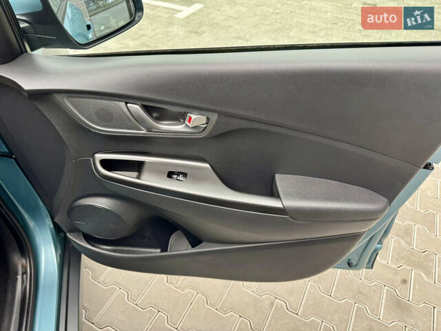 Синий Хендай Kona Electric, объемом двигателя 0 л и пробегом 134 тыс. км за 17800 $, фото 50 на Automoto.ua