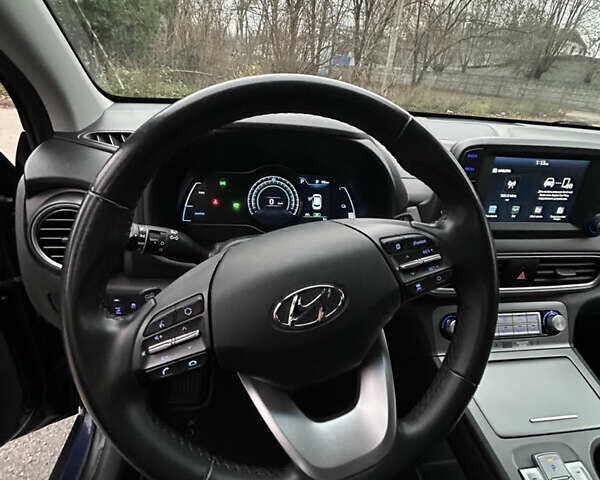 Синий Хендай Kona Electric, объемом двигателя 0 л и пробегом 118 тыс. км за 16780 $, фото 11 на Automoto.ua