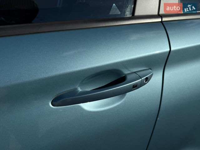 Синий Хендай Kona Electric, объемом двигателя 0 л и пробегом 165 тыс. км за 16800 $, фото 4 на Automoto.ua