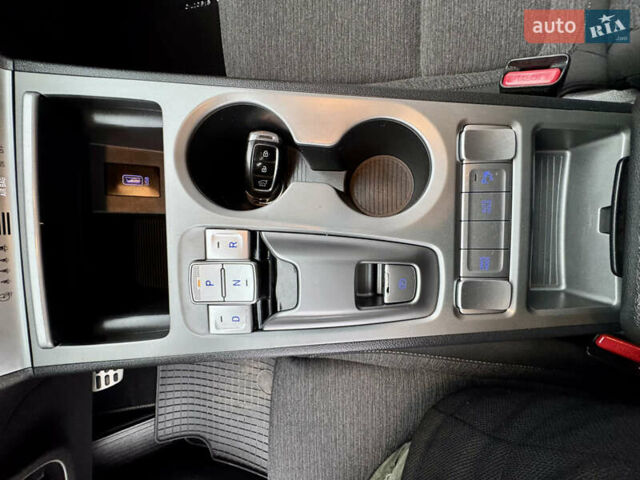 Синий Хендай Kona Electric, объемом двигателя 0 л и пробегом 134 тыс. км за 17800 $, фото 55 на Automoto.ua