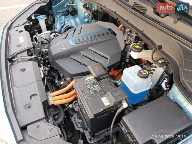 Синий Хендай Kona Electric, объемом двигателя 0 л и пробегом 35 тыс. км за 14850 $, фото 20 на Automoto.ua