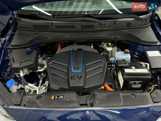 Синий Хендай Kona Electric, объемом двигателя 0 л и пробегом 116 тыс. км за 17604 $, фото 9 на Automoto.ua