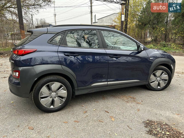 Синий Хендай Kona Electric, объемом двигателя 0 л и пробегом 118 тыс. км за 16780 $, фото 5 на Automoto.ua
