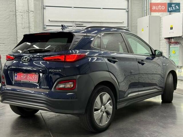 Синий Хендай Kona Electric, объемом двигателя 0 л и пробегом 116 тыс. км за 17604 $, фото 4 на Automoto.ua