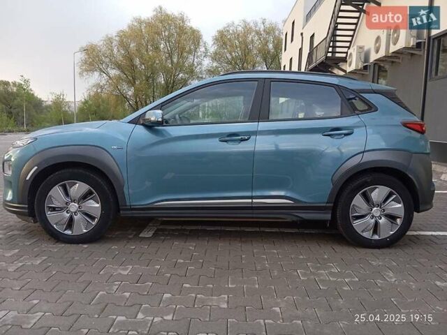 Синий Хендай Kona Electric, объемом двигателя 0 л и пробегом 35 тыс. км за 14850 $, фото 7 на Automoto.ua