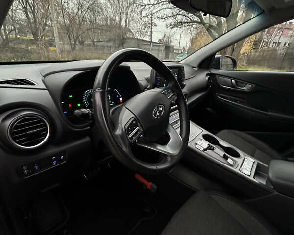 Синий Хендай Kona Electric, объемом двигателя 0 л и пробегом 118 тыс. км за 16780 $, фото 12 на Automoto.ua