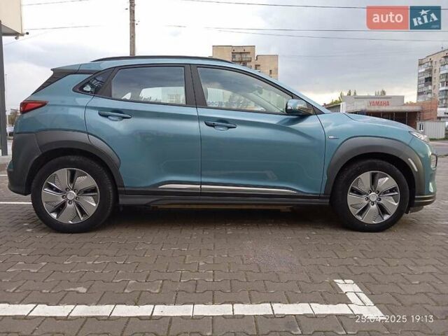 Синий Хендай Kona Electric, объемом двигателя 0 л и пробегом 35 тыс. км за 14850 $, фото 3 на Automoto.ua