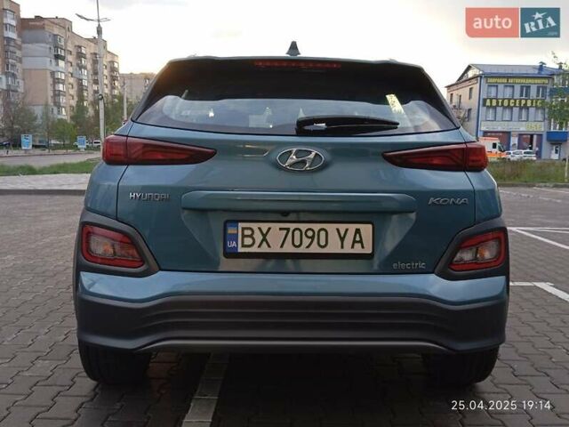Синий Хендай Kona Electric, объемом двигателя 0 л и пробегом 35 тыс. км за 14850 $, фото 5 на Automoto.ua