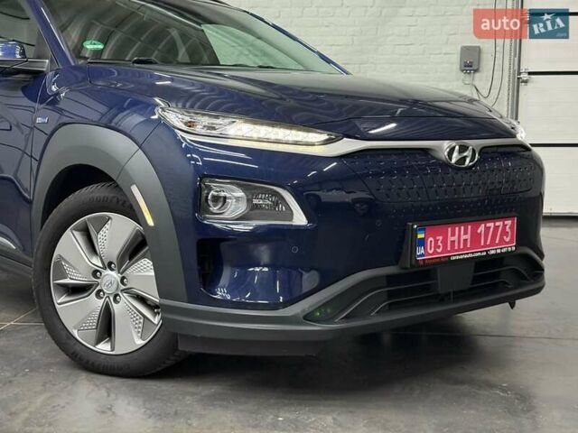 Синий Хендай Kona Electric, объемом двигателя 0 л и пробегом 128 тыс. км за 17625 $, фото 2 на Automoto.ua