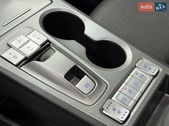 Синий Хендай Kona Electric, объемом двигателя 0 л и пробегом 116 тыс. км за 17604 $, фото 25 на Automoto.ua