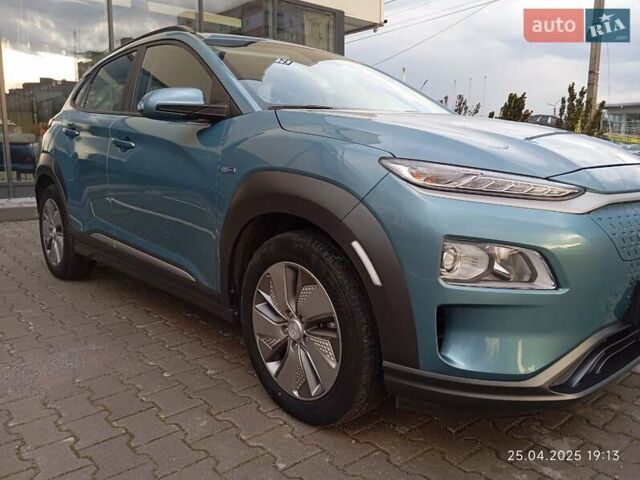 Синий Хендай Kona Electric, объемом двигателя 0 л и пробегом 35 тыс. км за 14850 $, фото 2 на Automoto.ua
