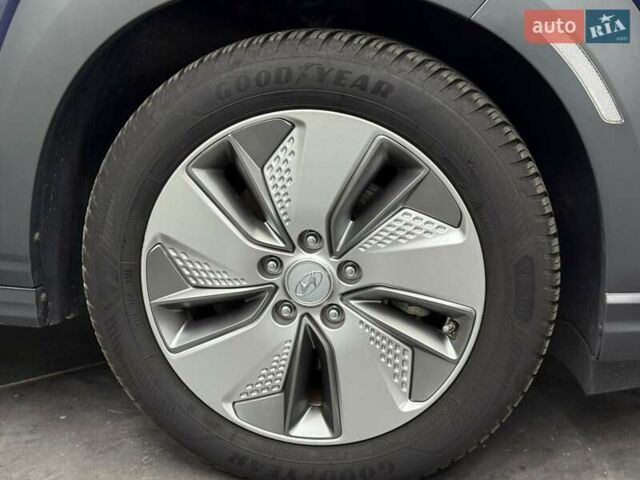 Синий Хендай Kona Electric, объемом двигателя 0 л и пробегом 128 тыс. км за 17625 $, фото 6 на Automoto.ua