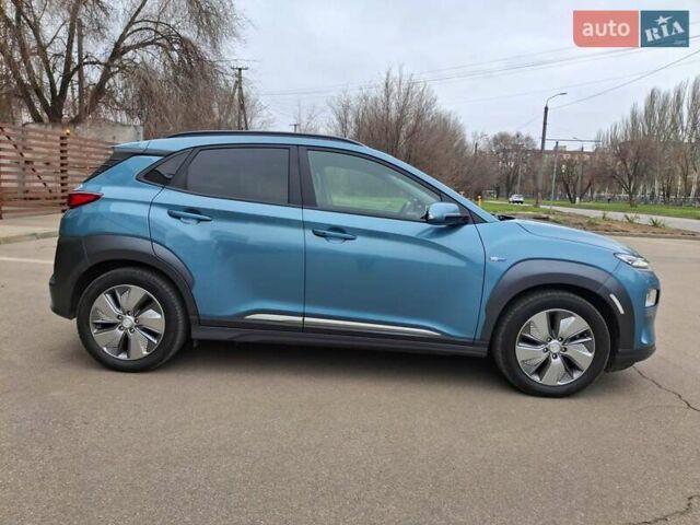 Синий Хендай Kona Electric, объемом двигателя 0 л и пробегом 107 тыс. км за 18400 $, фото 6 на Automoto.ua