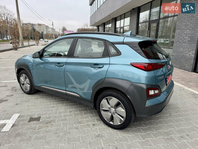 Синий Хендай Kona Electric, объемом двигателя 0 л и пробегом 134 тыс. км за 17800 $, фото 7 на Automoto.ua