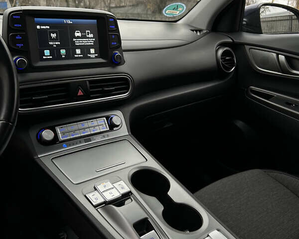 Синий Хендай Kona Electric, объемом двигателя 0 л и пробегом 118 тыс. км за 16780 $, фото 13 на Automoto.ua