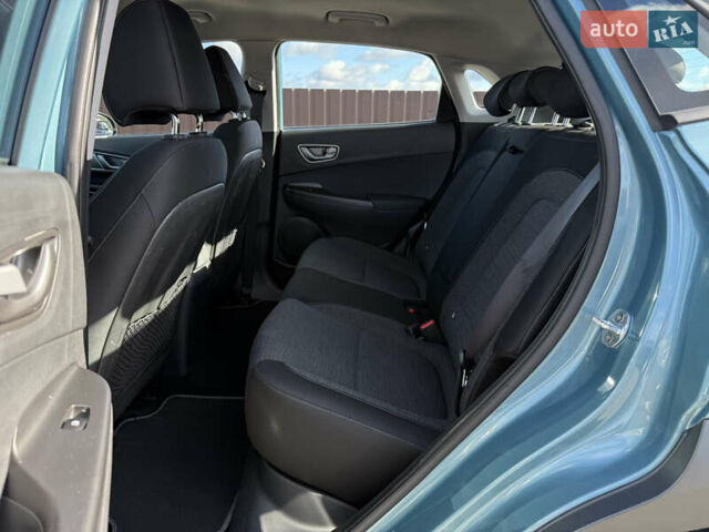 Синий Хендай Kona Electric, объемом двигателя 0 л и пробегом 165 тыс. км за 16800 $, фото 14 на Automoto.ua