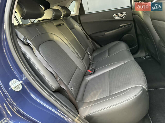 Синий Хендай Kona Electric, объемом двигателя 0 л и пробегом 65 тыс. км за 18500 $, фото 117 на Automoto.ua