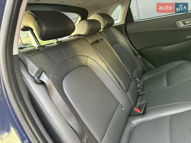 Синий Хендай Kona Electric, объемом двигателя 0 л и пробегом 65 тыс. км за 18500 $, фото 118 на Automoto.ua