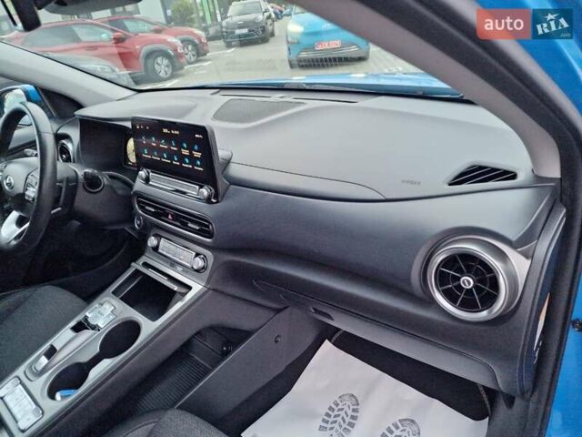 Синий Хендай Kona Electric, объемом двигателя 0 л и пробегом 95 тыс. км за 16600 $, фото 44 на Automoto.ua