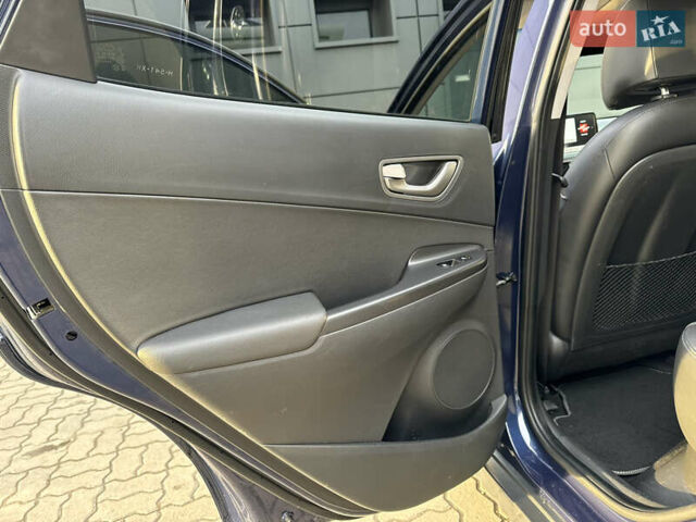 Синий Хендай Kona Electric, объемом двигателя 0 л и пробегом 65 тыс. км за 18500 $, фото 83 на Automoto.ua