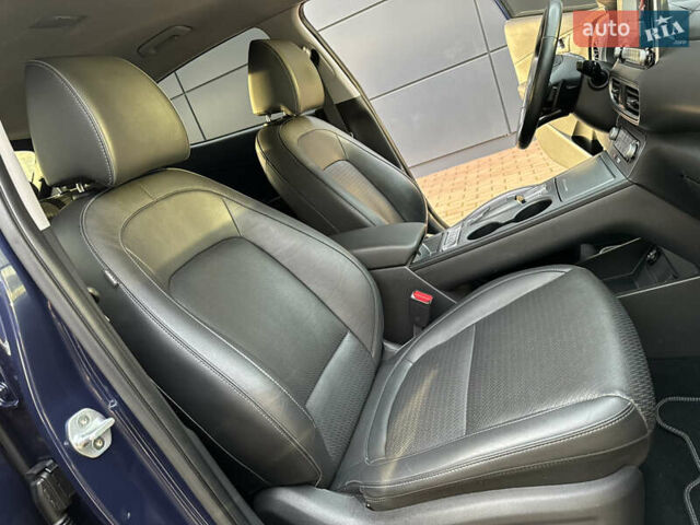 Синий Хендай Kona Electric, объемом двигателя 0 л и пробегом 65 тыс. км за 18500 $, фото 97 на Automoto.ua