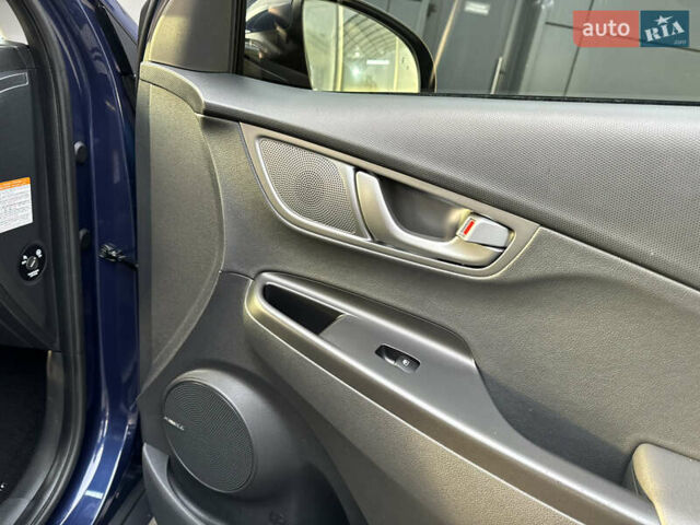 Синий Хендай Kona Electric, объемом двигателя 0 л и пробегом 65 тыс. км за 18500 $, фото 93 на Automoto.ua