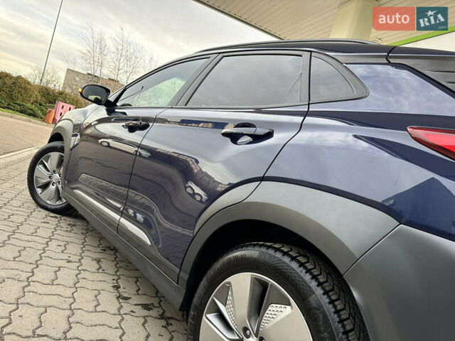 Синий Хендай Kona Electric, объемом двигателя 0 л и пробегом 65 тыс. км за 18500 $, фото 53 на Automoto.ua
