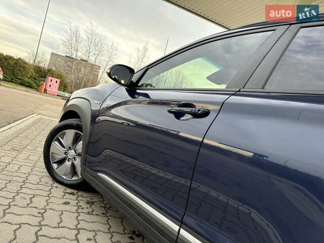 Синий Хендай Kona Electric, объемом двигателя 0 л и пробегом 65 тыс. км за 18500 $, фото 55 на Automoto.ua