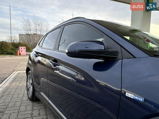 Синий Хендай Kona Electric, объемом двигателя 0 л и пробегом 65 тыс. км за 18500 $, фото 17 на Automoto.ua