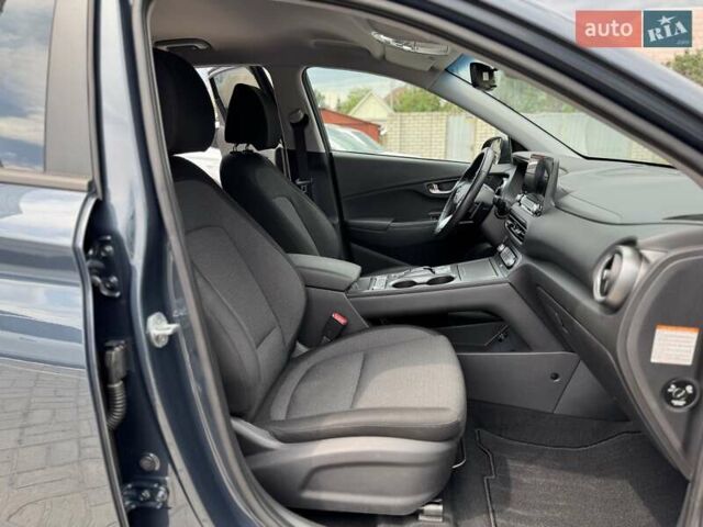 Синий Хендай Kona Electric, объемом двигателя 0 л и пробегом 84 тыс. км за 17900 $, фото 24 на Automoto.ua
