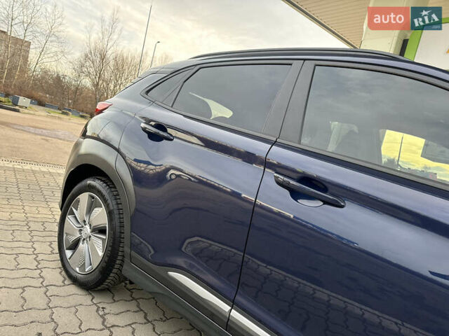 Синий Хендай Kona Electric, объемом двигателя 0 л и пробегом 65 тыс. км за 18500 $, фото 22 на Automoto.ua
