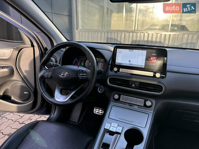 Синий Хендай Kona Electric, объемом двигателя 0 л и пробегом 65 тыс. км за 18500 $, фото 110 на Automoto.ua