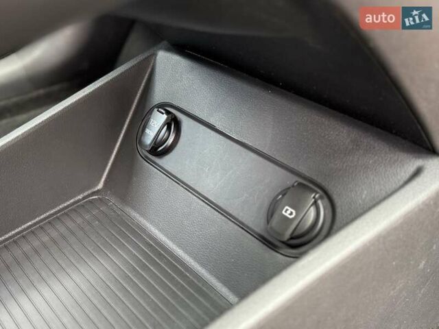 Синий Хендай Kona Electric, объемом двигателя 0 л и пробегом 84 тыс. км за 17900 $, фото 27 на Automoto.ua