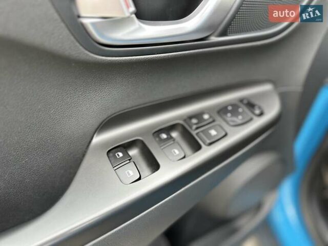 Синий Хендай Kona Electric, объемом двигателя 0 л и пробегом 49 тыс. км за 19950 $, фото 92 на Automoto.ua