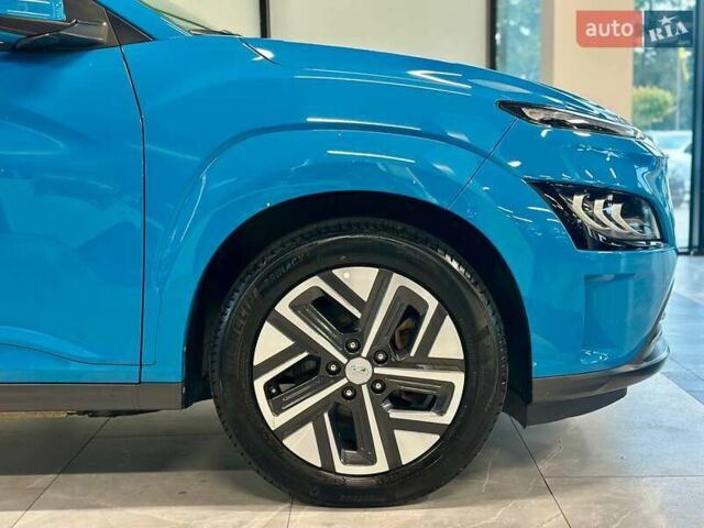 Синий Хендай Kona Electric, объемом двигателя 0 л и пробегом 31 тыс. км за 17700 $, фото 4 на Automoto.ua