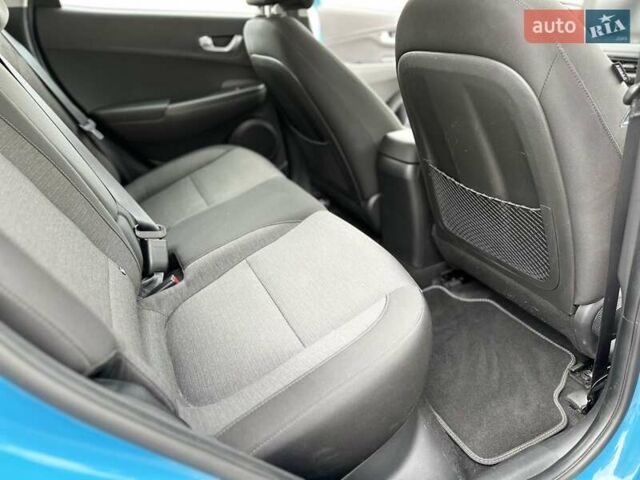 Синий Хендай Kona Electric, объемом двигателя 0 л и пробегом 49 тыс. км за 19950 $, фото 125 на Automoto.ua