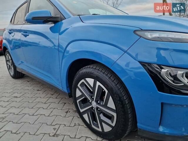 Синий Хендай Kona Electric, объемом двигателя 0 л и пробегом 95 тыс. км за 16600 $, фото 7 на Automoto.ua