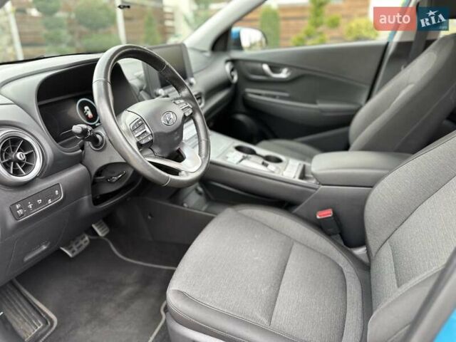 Синий Хендай Kona Electric, объемом двигателя 0 л и пробегом 49 тыс. км за 19950 $, фото 96 на Automoto.ua