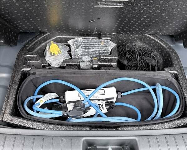 Синий Хендай Kona Electric, объемом двигателя 0 л и пробегом 60 тыс. км за 16300 $, фото 14 на Automoto.ua