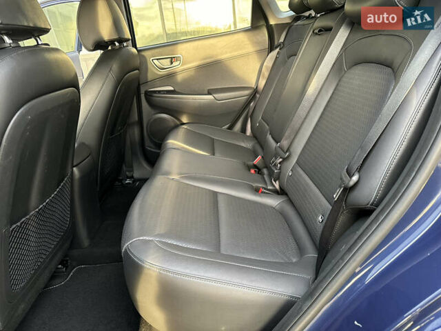 Синий Хендай Kona Electric, объемом двигателя 0 л и пробегом 65 тыс. км за 18500 $, фото 85 на Automoto.ua