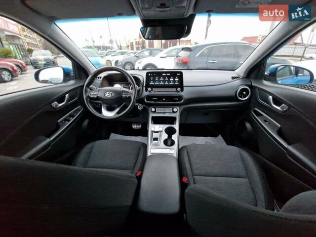 Синий Хендай Kona Electric, объемом двигателя 0 л и пробегом 95 тыс. км за 16600 $, фото 31 на Automoto.ua
