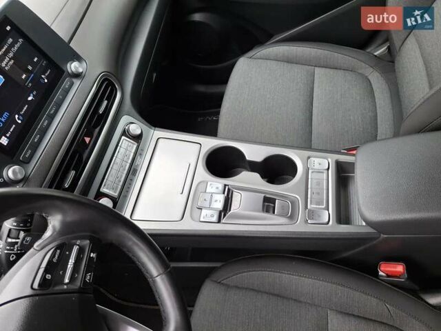 Синий Хендай Kona Electric, объемом двигателя 0 л и пробегом 110 тыс. км за 19200 $, фото 25 на Automoto.ua