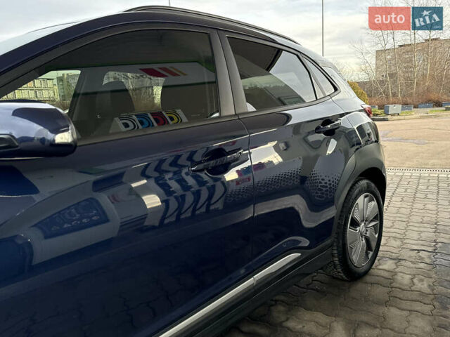 Синий Хендай Kona Electric, объемом двигателя 0 л и пробегом 65 тыс. км за 18500 $, фото 38 на Automoto.ua