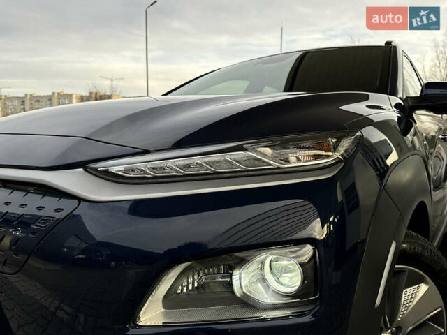 Синий Хендай Kona Electric, объемом двигателя 0 л и пробегом 65 тыс. км за 18500 $, фото 29 на Automoto.ua