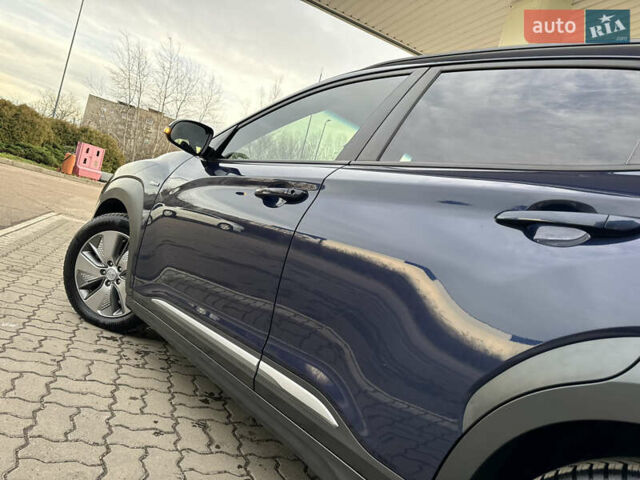 Синий Хендай Kona Electric, объемом двигателя 0 л и пробегом 65 тыс. км за 18500 $, фото 54 на Automoto.ua