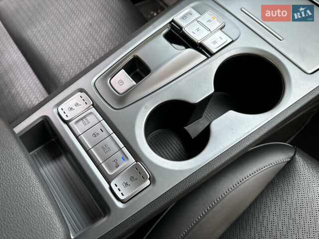 Синий Хендай Kona Electric, объемом двигателя 0 л и пробегом 65 тыс. км за 18500 $, фото 107 на Automoto.ua