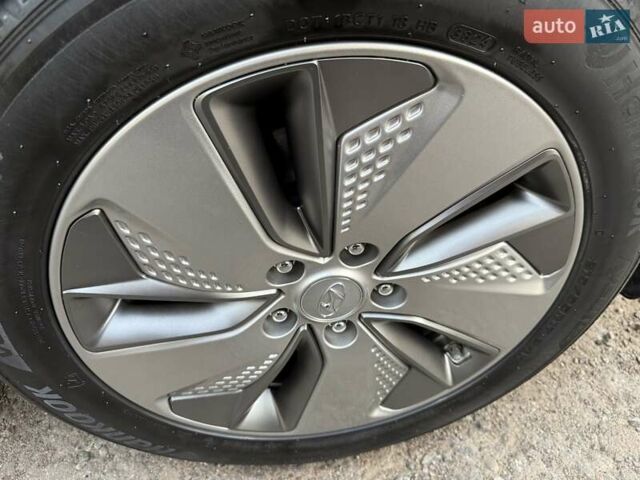 Синій Хендай Kona Electric, об'ємом двигуна 0 л та пробігом 74 тис. км за 16950 $, фото 42 на Automoto.ua