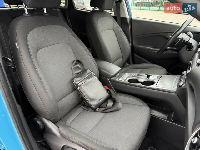 Синий Хендай Kona Electric, объемом двигателя 0 л и пробегом 50 тыс. км за 16500 $, фото 31 на Automoto.ua