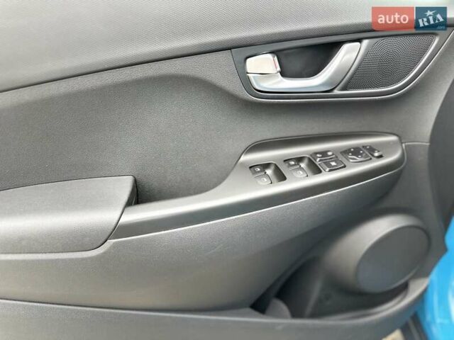 Синий Хендай Kona Electric, объемом двигателя 0 л и пробегом 49 тыс. км за 19950 $, фото 91 на Automoto.ua